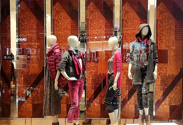 服装店展柜效果图