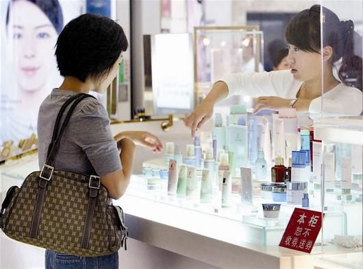 洋化妆品“生日”像密码 网传解码方法有误